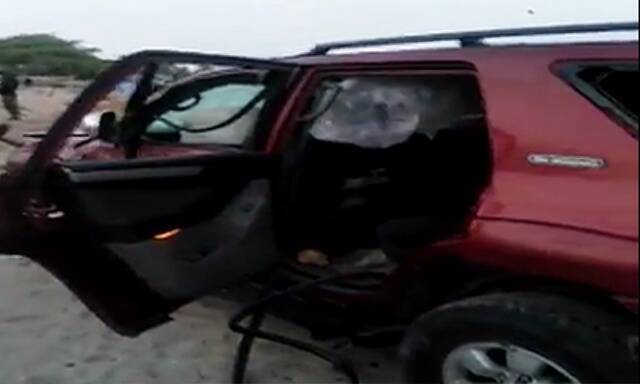 现场一受损车辆，图自巴基斯坦“黎明新闻”频道（DawnNewsTV）