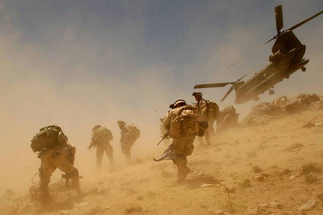 △2005年6月，美军在阿富汗扎布尔省展开作战行动。（图自视觉中国）