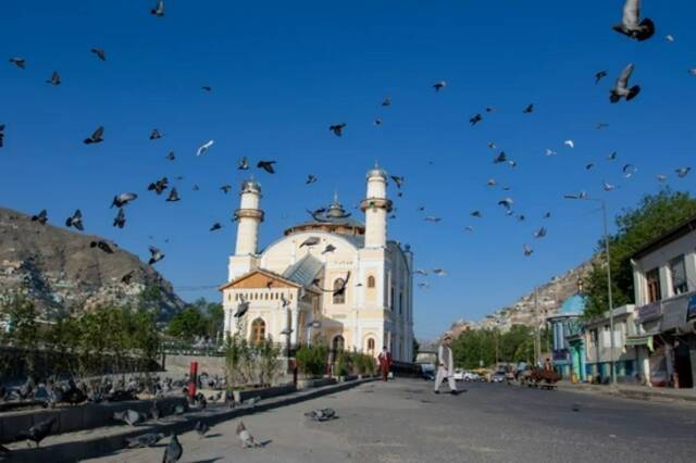 2021年6月16日，阿富汗喀布尔的沙希杜沙姆希拉清真寺（Shah-Do Shamshira Mosque）。马哈布·阿齐兹（Mahab Aziz）摄