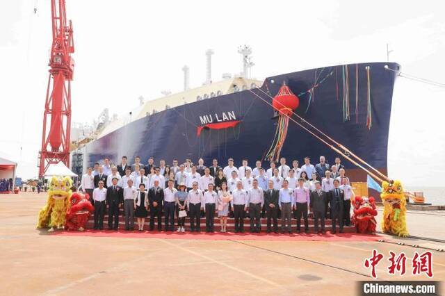 中船租赁自主投资 17.4万立方米LNG船“木兰”号在上海命名