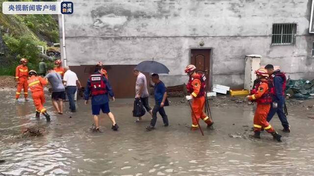 强降雨来袭 陕西安康多地发生洪涝灾害