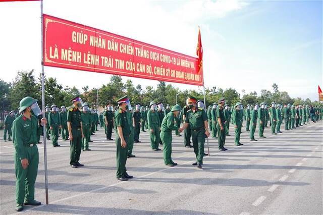 越南干部战士们支援胡志明市以及南部地区图自越南人民报网