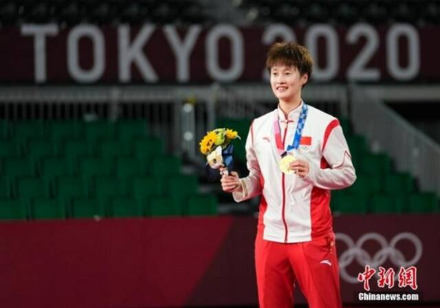 东京奥运会羽毛球女子单打决赛，陈雨菲战胜中国台北选手戴资颖获得金牌。中新社记者杜洋摄