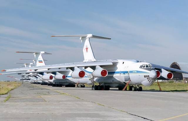 俄军装备的伊尔-76大型运输机