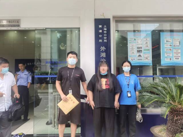 与大学生“网恋”一个半月骗得318万，“照骗”主播被刑拘