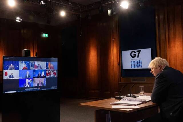 8月24日，英国首相鲍里斯·约翰逊在伦敦出席七国集团领导人视频峰会。新华社发（英国首相府供图）