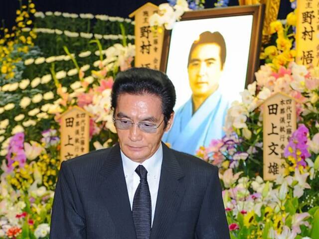 ·野村悟参加溝下秀男的葬礼。