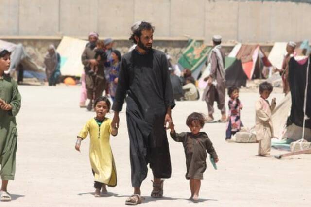 阿富汗坎大哈一些民众住在帐篷里（外媒图）