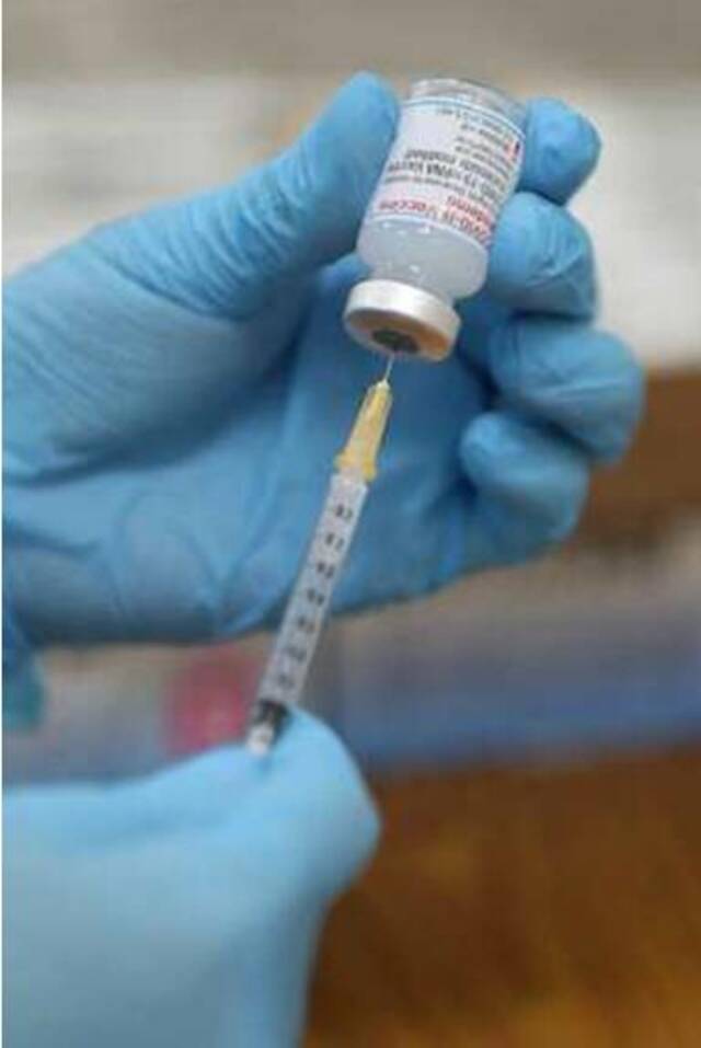 莫德纳疫苗药液瓶资料图（图片来源：外媒）