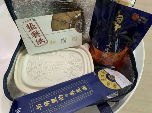 一碗面也配保温袋，是不是太浪费了？