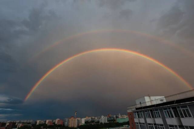 Lucky！今天见到霓虹！