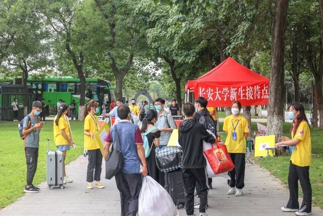 新生报到，欢迎来长大！