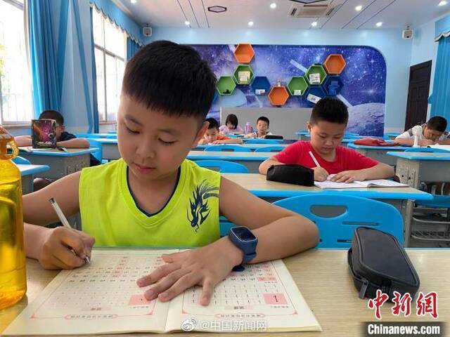 国家卫健委：大学生在校园内要戴口罩 幼儿在园期间可不戴口罩