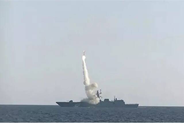 俄军在巴伦支海发射“锆石”高超音速巡航导弹图自俄新社