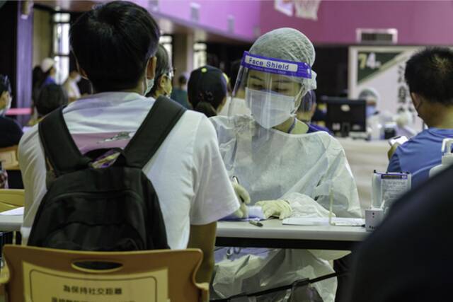 台男子打台产疫苗后出现血栓：打防疫热线无人理 或为台湾首例