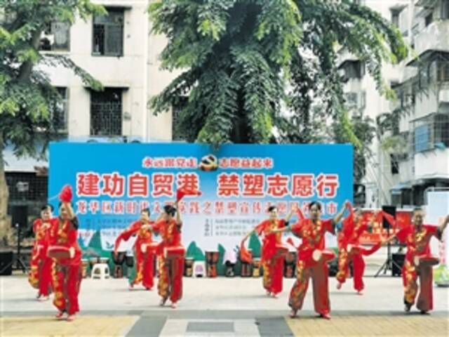 志愿集市送服务 “禁塑”宣传入人心