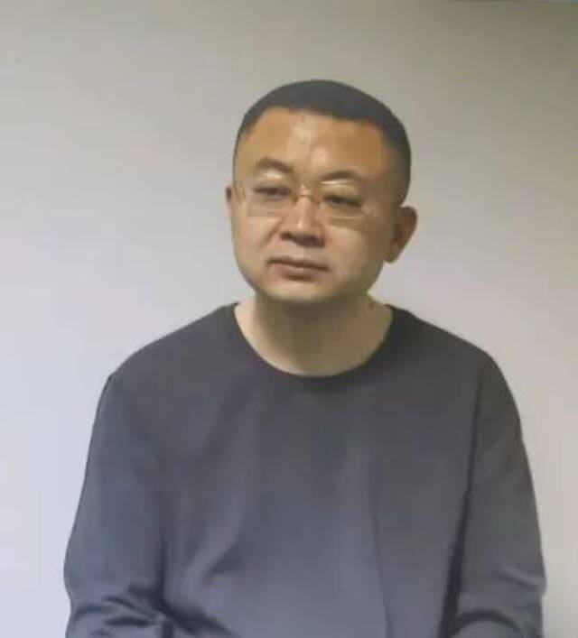 已有合法配偶的常务副市长，化名与特定关系人举办婚礼，还大操大办