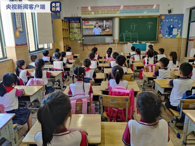 奥运冠军石智勇送上开学寄语：突破自我，收获希望