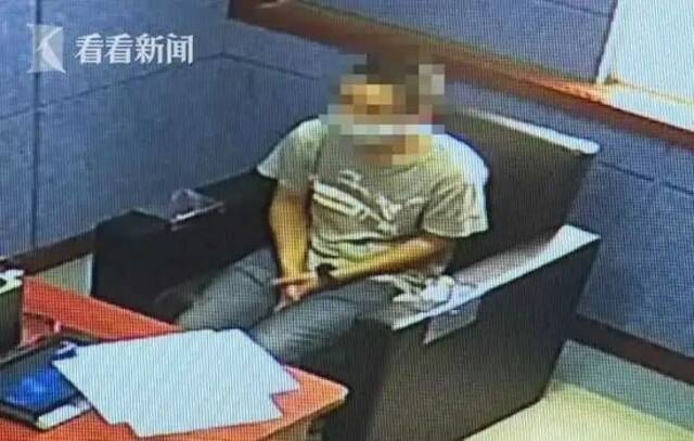 上海一男子酒驾疯狂逃逸 车内妻儿劝说喊破嗓：快停啊