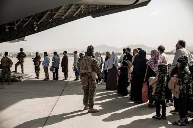 美军在喀布尔机场的撤离行动