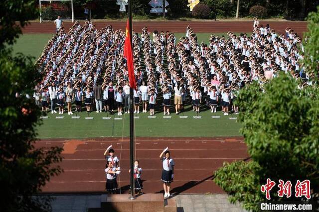 杭州师范大学附属丁兰实验学校开学典礼。许少峰摄