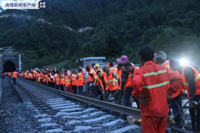 成昆铁路复线关键节点冕宁站站场改造顺利完成