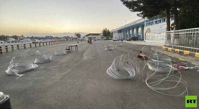 一片狼藉！美军撤离后的喀布尔机场：废弃直升机、狗笼、垃圾、手榴弹…