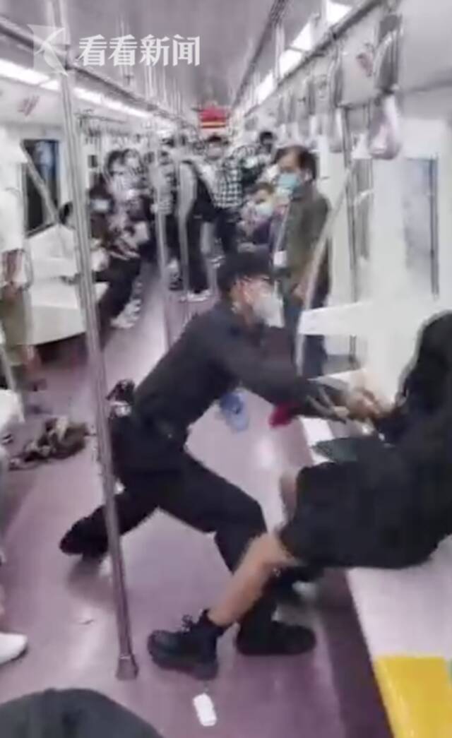 视频｜西安女子被地铁保安强拖事件最新进展：警方介入