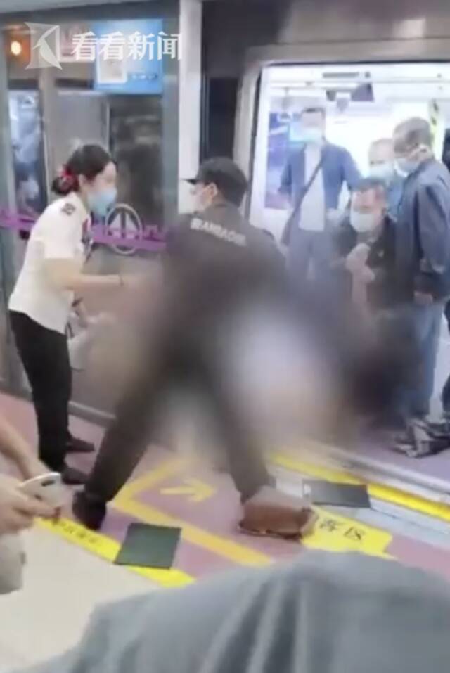 视频｜西安女子被地铁保安强拖事件最新进展：警方介入