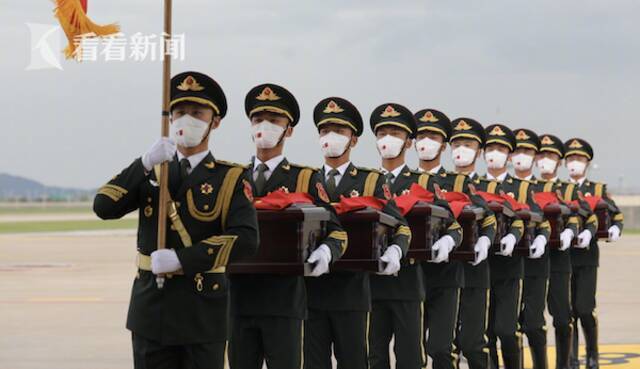 视频｜现场 中韩在仁川机场交接第八批志愿军烈士遗骸