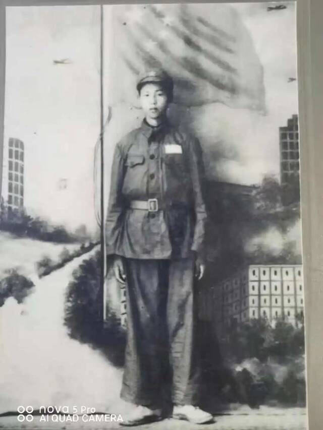 △1952年的吴雄奎烈士。吴雄奎烈士牺牲后，这张照片经人转交给吴雄奎的弟弟。