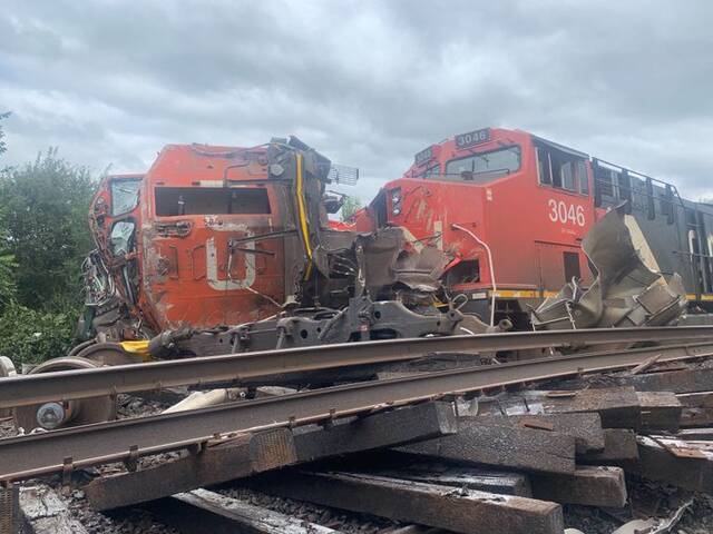 加拿大两列货运列车在安大略省普雷斯科特发生相撞事故
