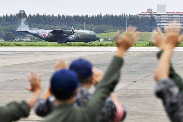 当地时间2021年8月24日，日本埼玉县，日本派遣航空自卫队C-130运输机前往阿富汗喀布尔撤侨。人民视觉图