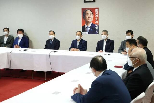 ▲当地时间9月3日，日本东京，日本首相菅义伟参加自民党会议。图/IC photo