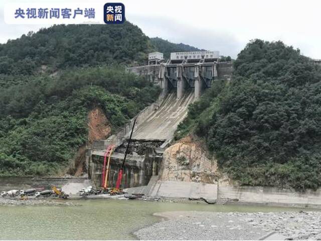 湖北鄂坪水电站出现局部垮塌沉陷 当地已转移群众5000余人