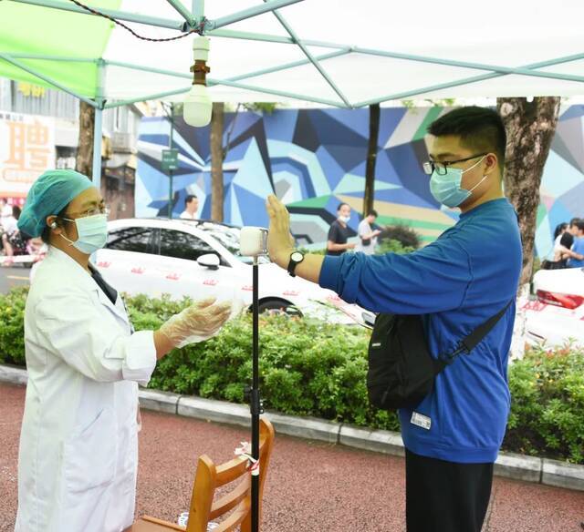 萌新看过来！多图直击新生报到现场！