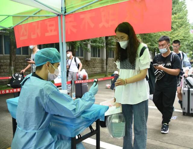 萌新看过来！多图直击新生报到现场！