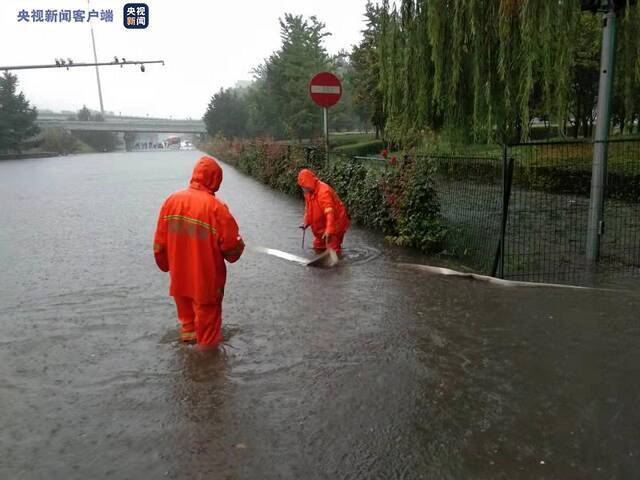 暴雨致北京城区多处积水 目前交通已恢复