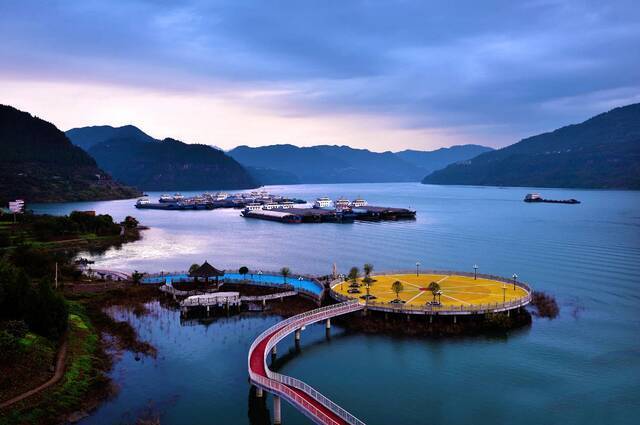 山与城｜重庆这个村，绿水青山待客来