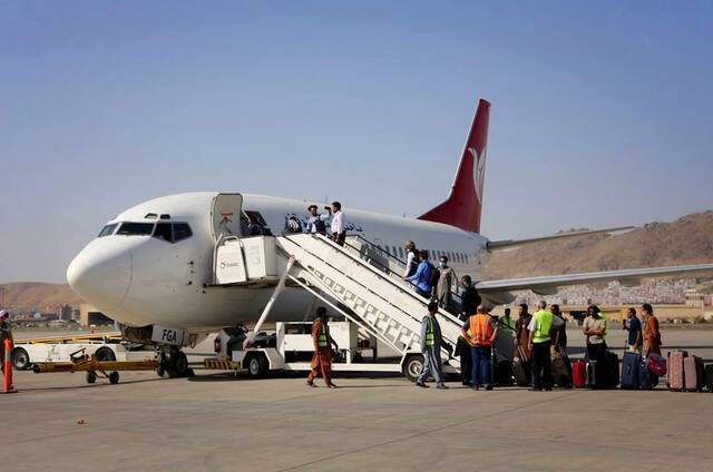 外媒：喀布尔机场已恢复部分国内航线 并能够接受援助