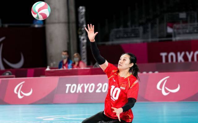 中国队获得东京残奥会女子坐式排球银牌