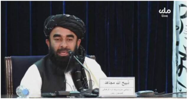 塔利班发言人在新闻发布会上图自外媒