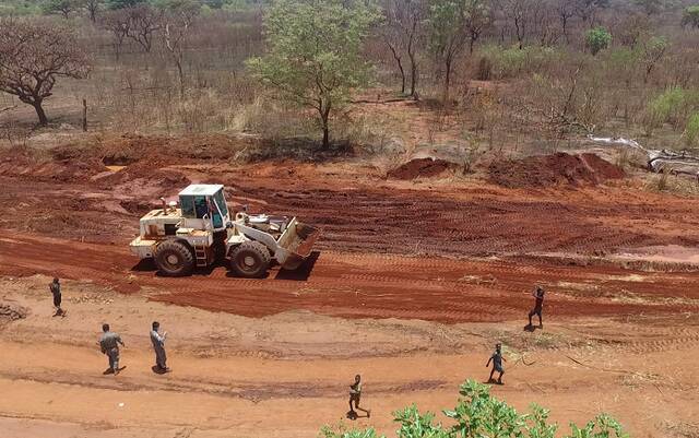 中国赴南苏丹维和工兵完成南苏丹主要补给线道路修复任务