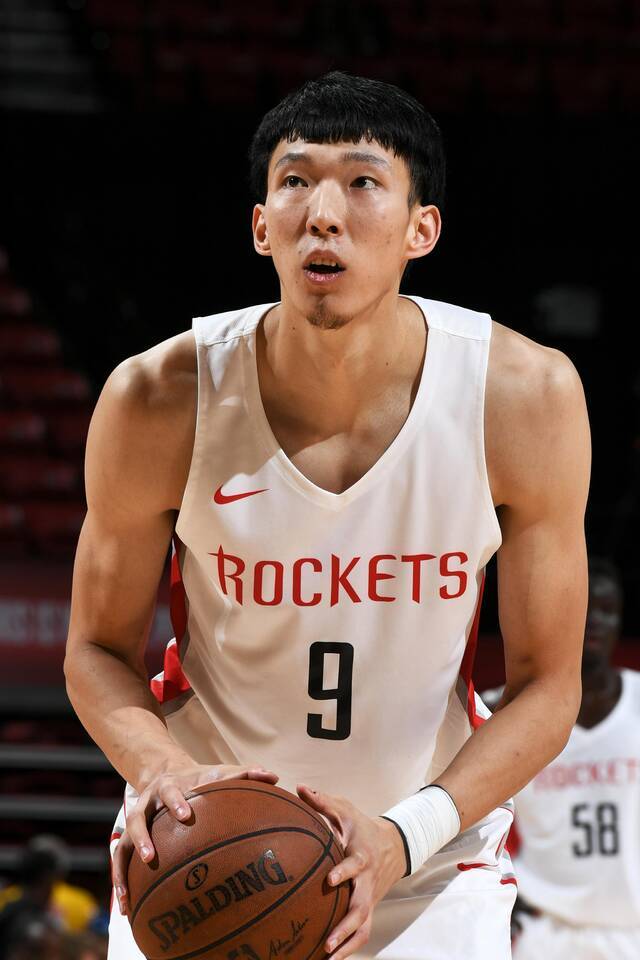 周琦此前曾在NBA火箭队效力。