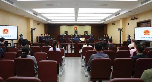 北京市政协原党组成员、副主席李伟受贿案一审开庭