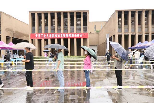 直击现场：我校16000余名学生完成集中核酸检测！