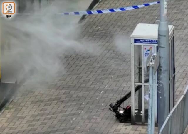 港媒：香港一电话亭现疑似爆炸品，藏有粉末及电路板