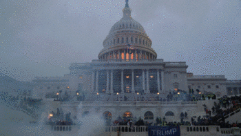 2021年1月6日，美国首都华盛顿特区出现暴乱，大批特朗普支持者闯入国会大厦。