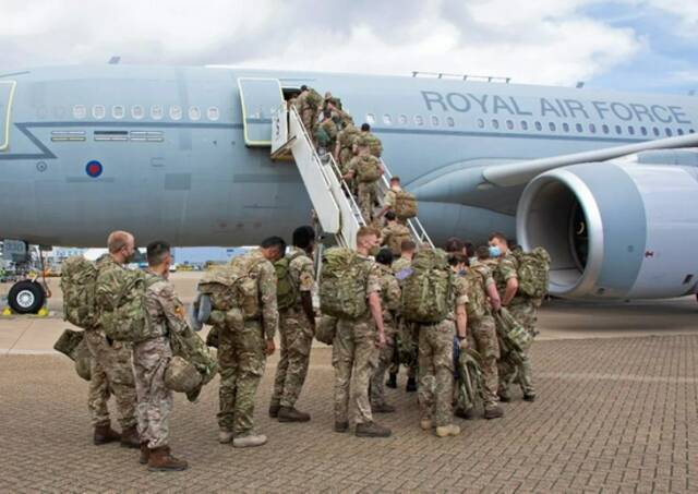 2021年8月16日，英国国防部表示，将向喀布尔机场增派200名士兵，以确保相关人员安全撤出阿富汗。