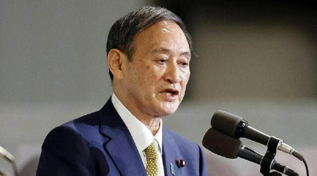 日本首相菅义伟卸任前出访美国引争议。